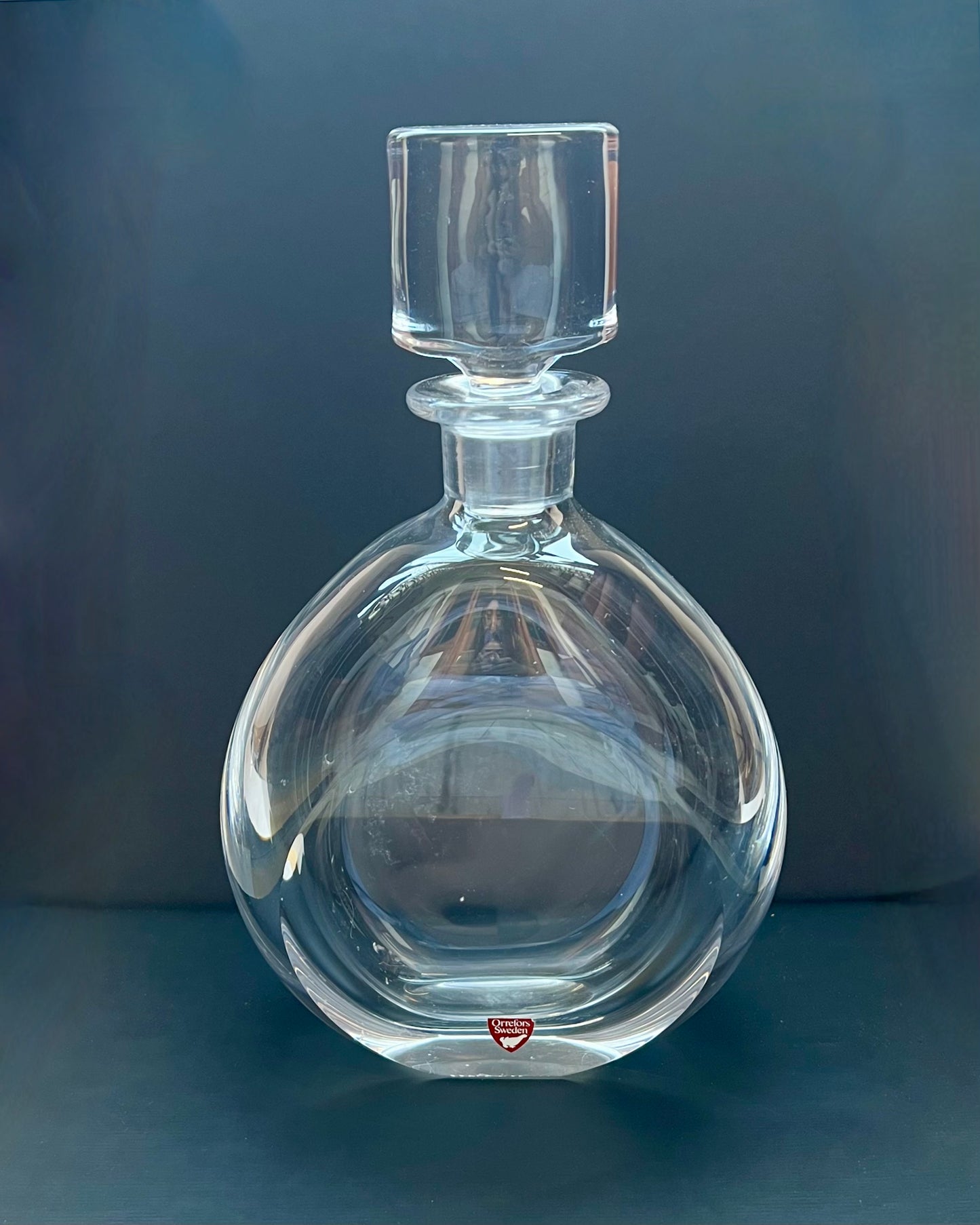 Late midcentury hand-wrought Orrefors crystal decanter circa 1980s, Nils Landberg