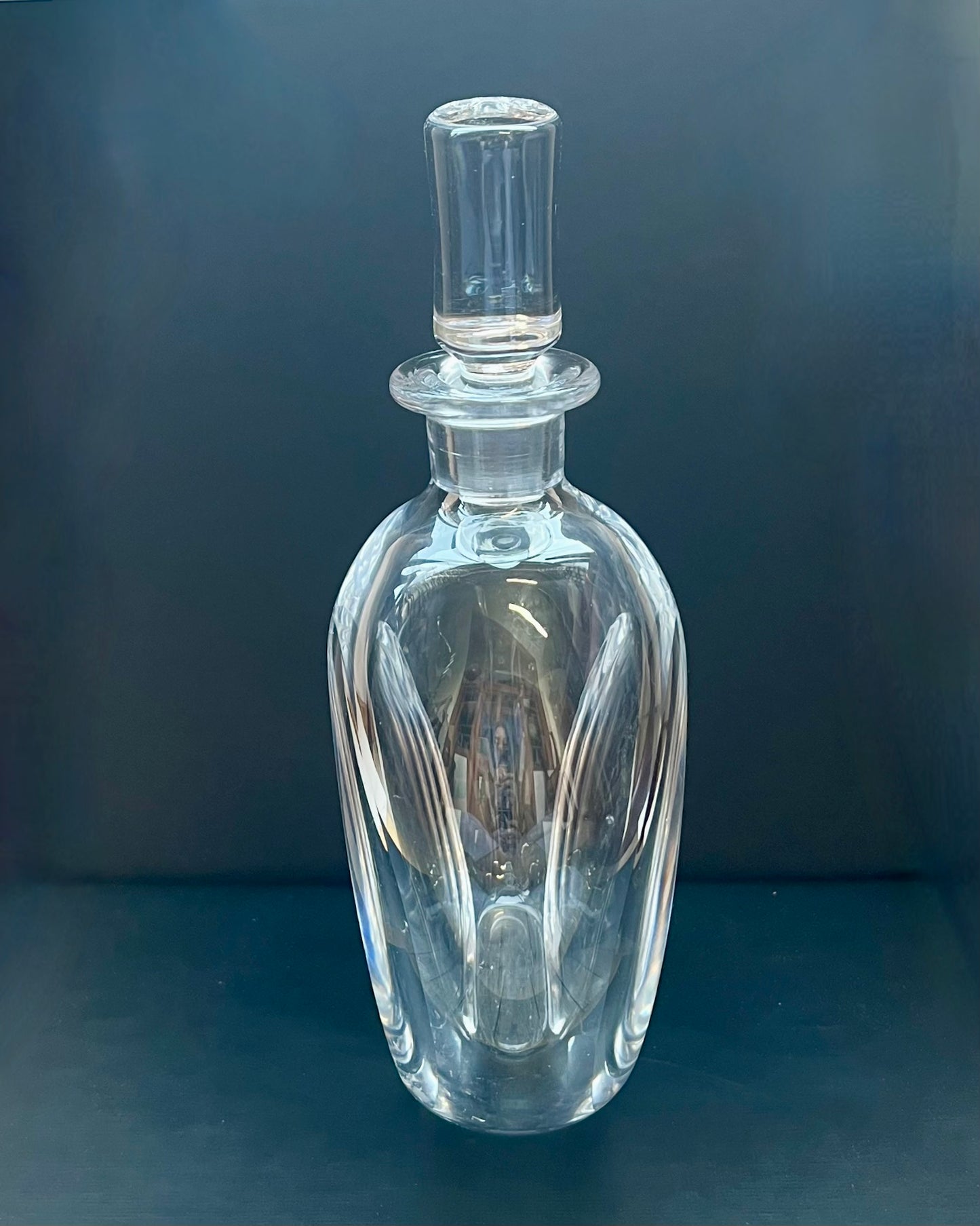 Late midcentury hand-wrought Orrefors crystal decanter circa 1980s, Nils Landberg