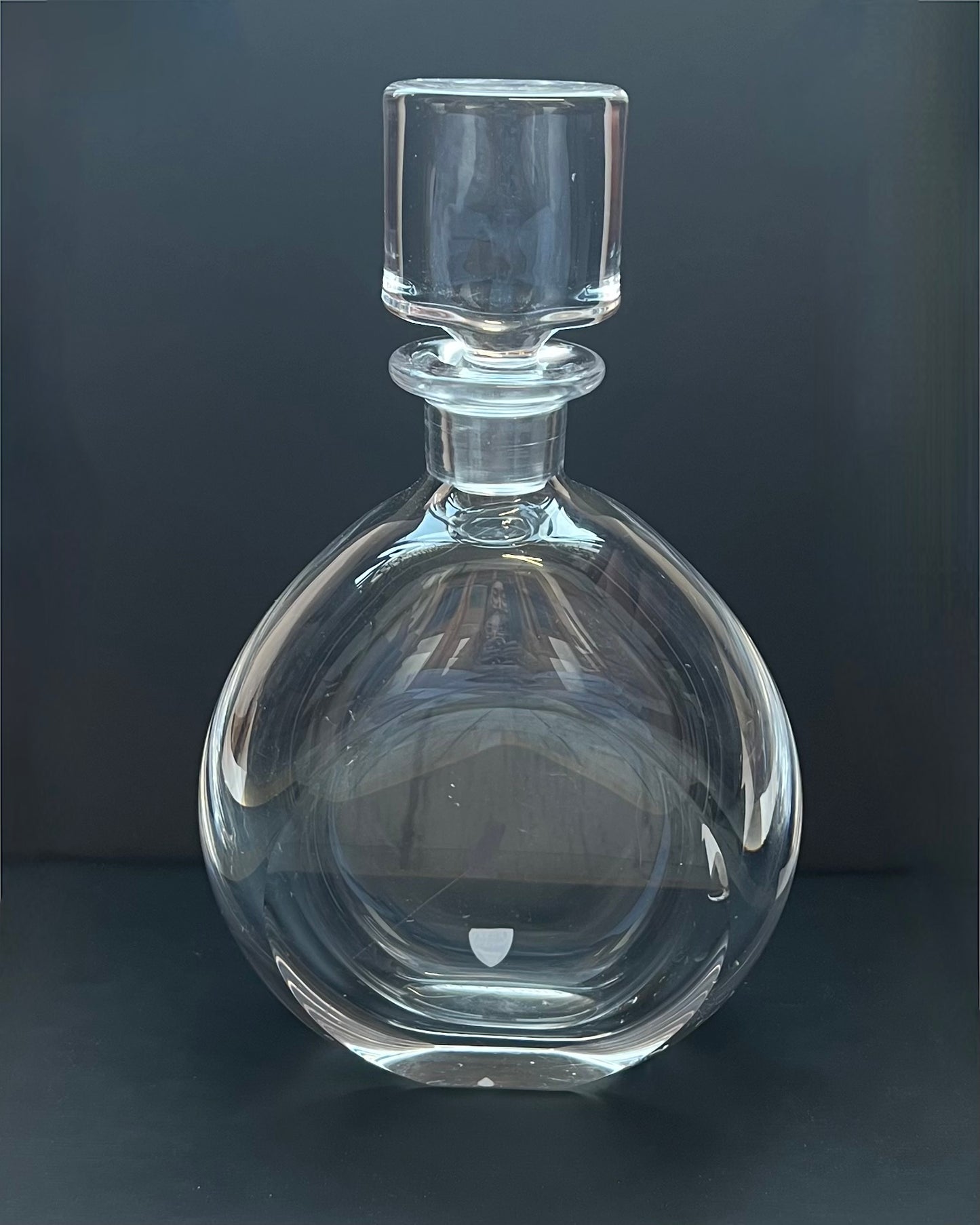 Late midcentury hand-wrought Orrefors crystal decanter circa 1980s, Nils Landberg