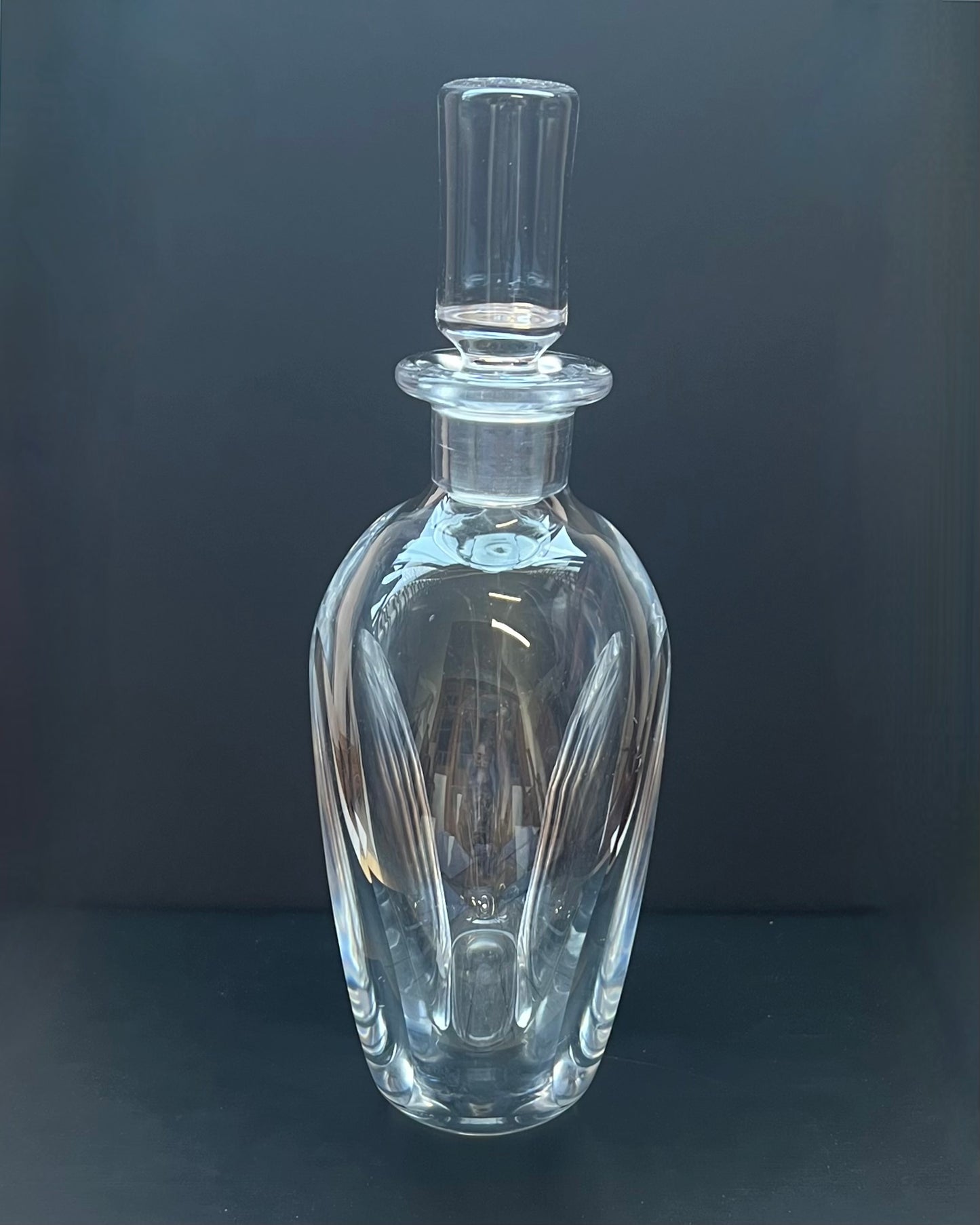 Late midcentury hand-wrought Orrefors crystal decanter circa 1980s, Nils Landberg