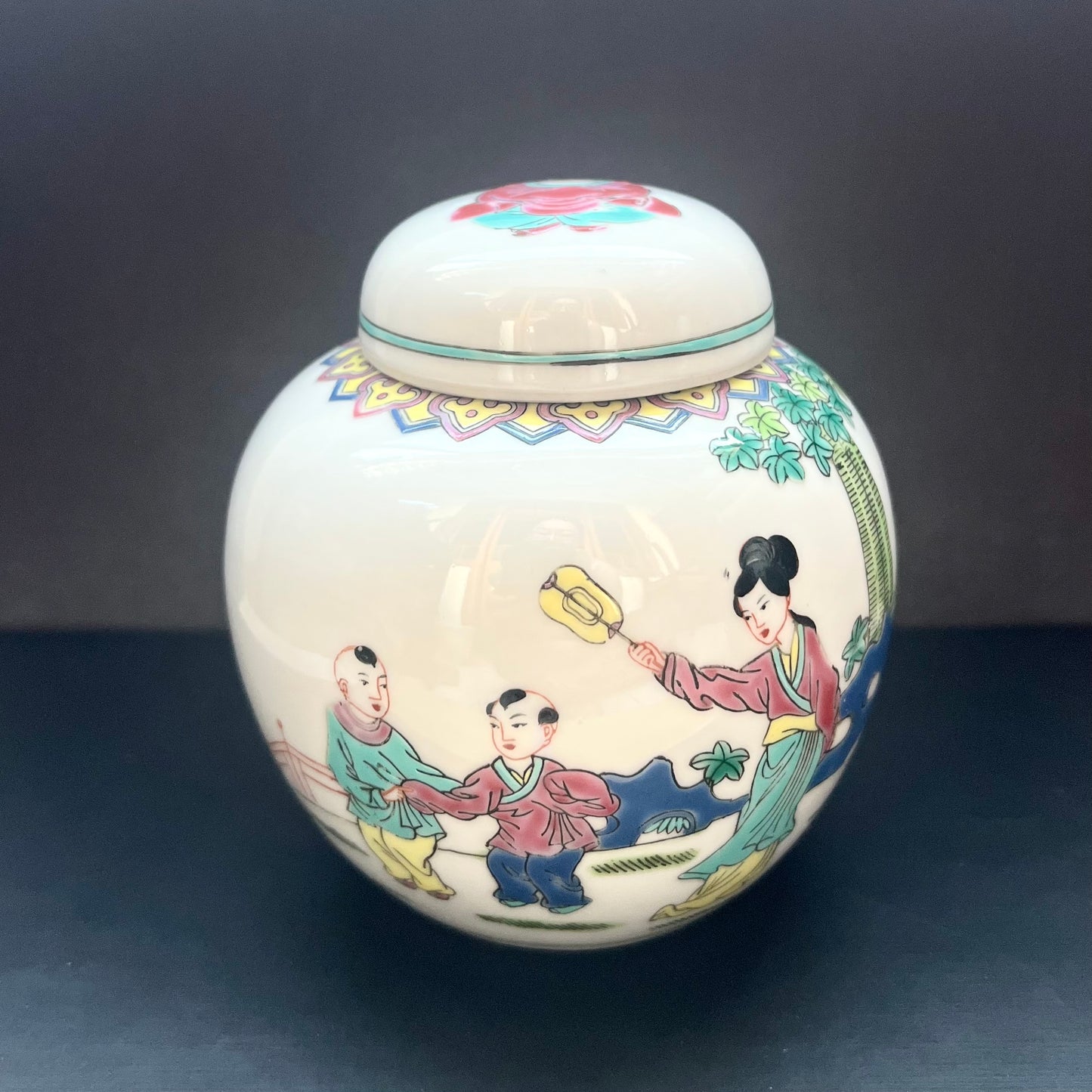 Vintage 20th century lidded Chinese jar, Jingdezhen with an apocryphal Yongzheng mark