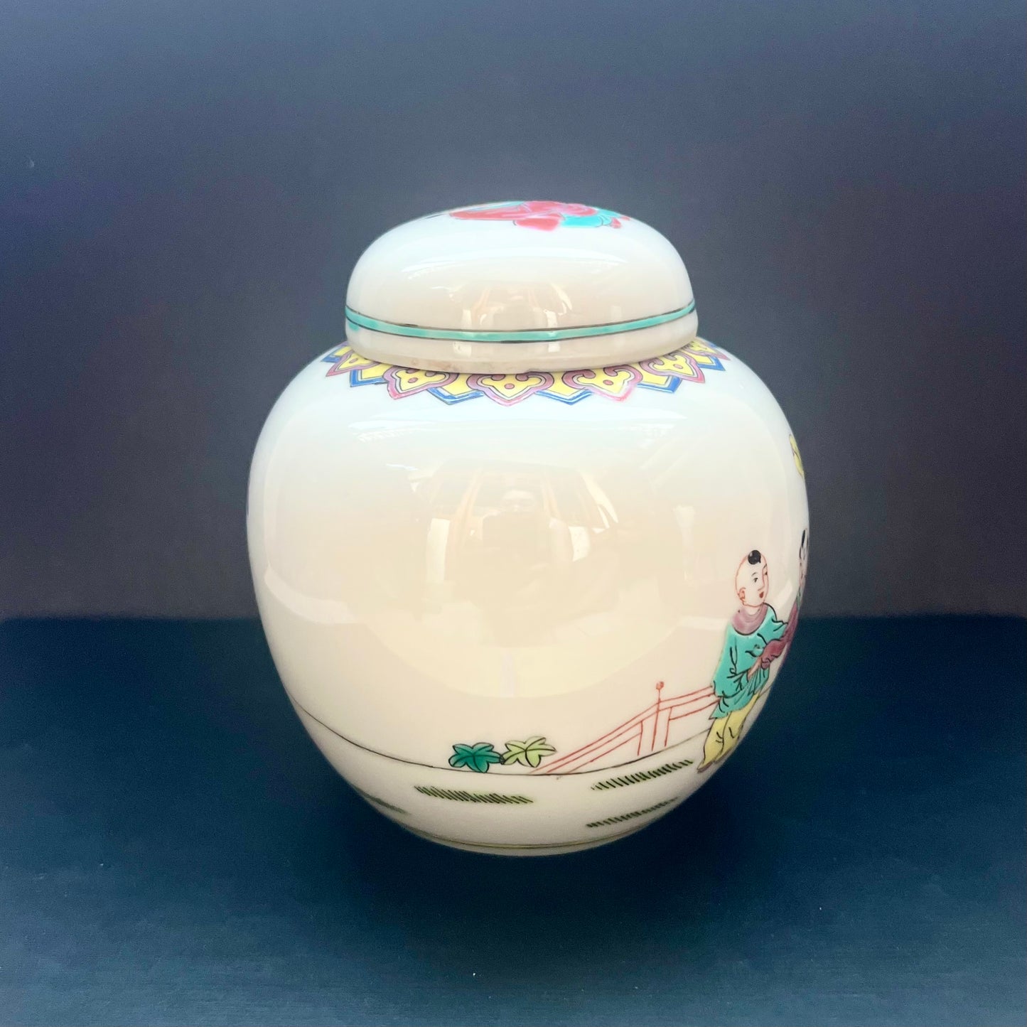 Vintage 20th century lidded Chinese jar, Jingdezhen with an apocryphal Yongzheng mark