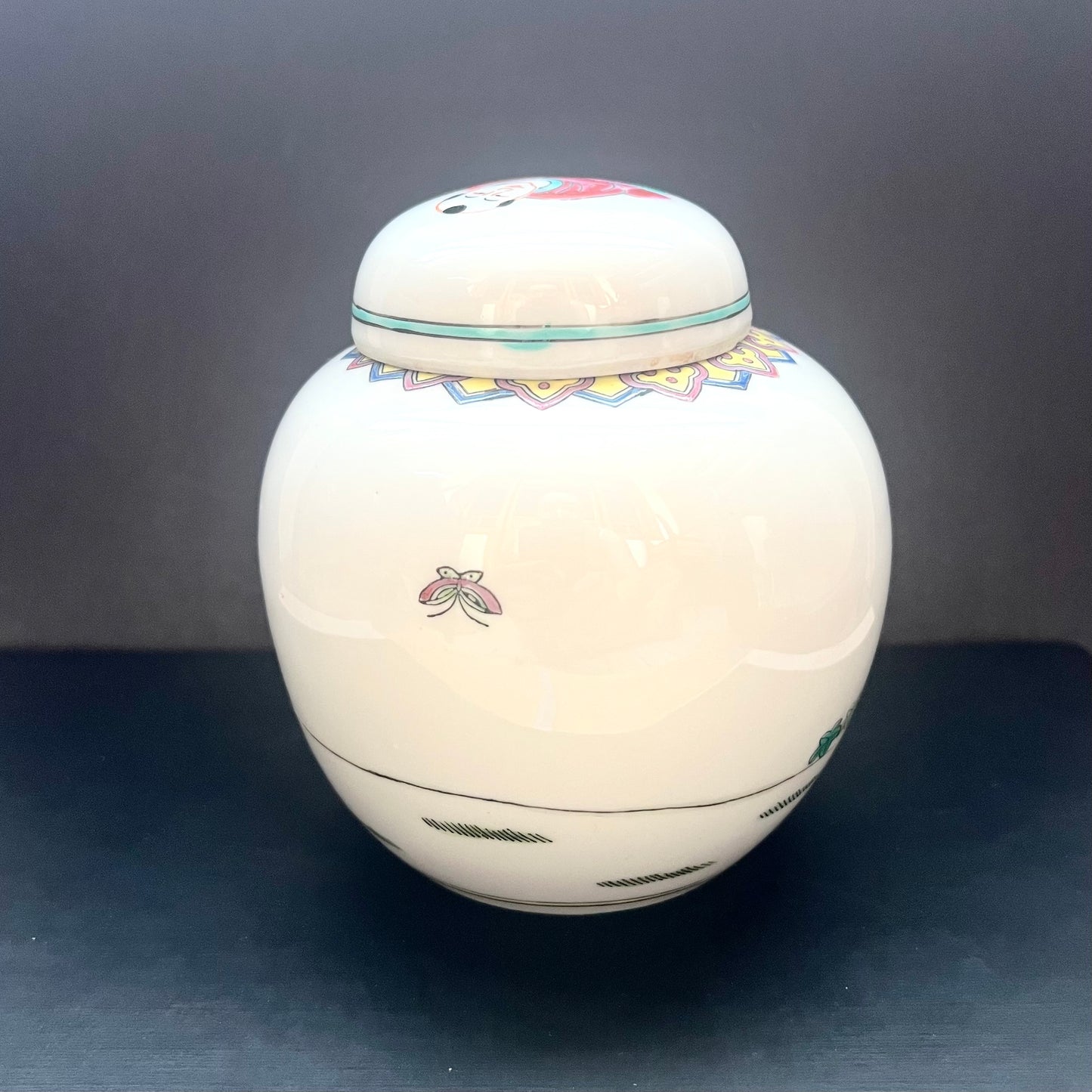 Vintage 20th century lidded Chinese jar, Jingdezhen with an apocryphal Yongzheng mark