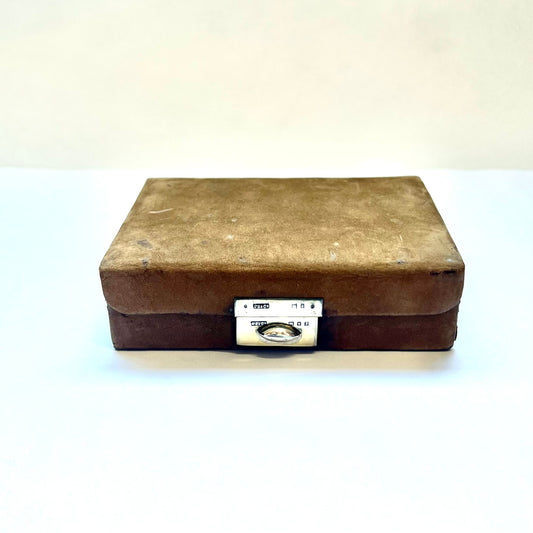 Art Deco brown suedette jewellery box with sterling silver push clasp, hallmarks for P.S. & Co., London, 1920.