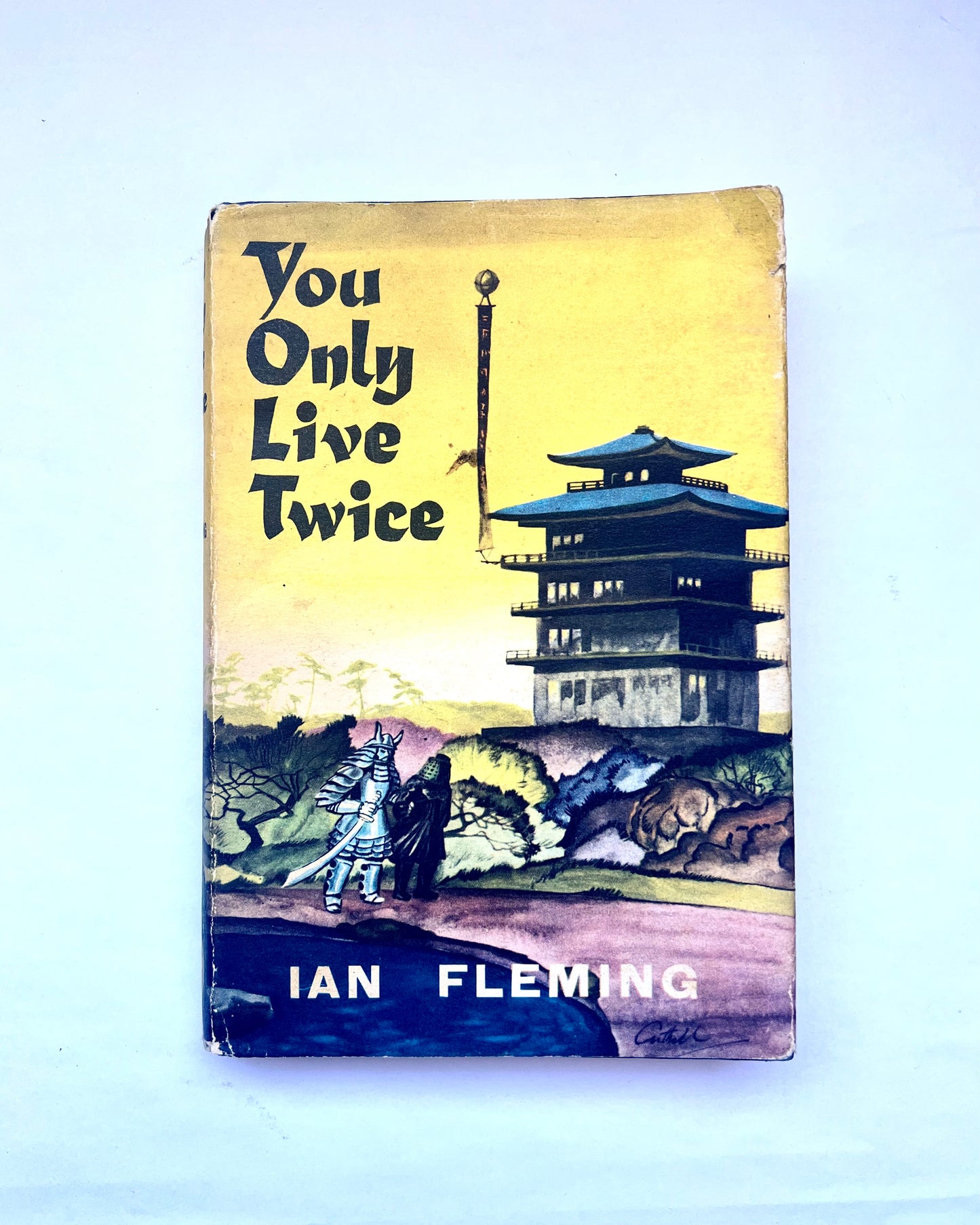 1964 年伊恩·弗莱明的经典邦德小说《雷霆谷》第一版，读书俱乐部版。