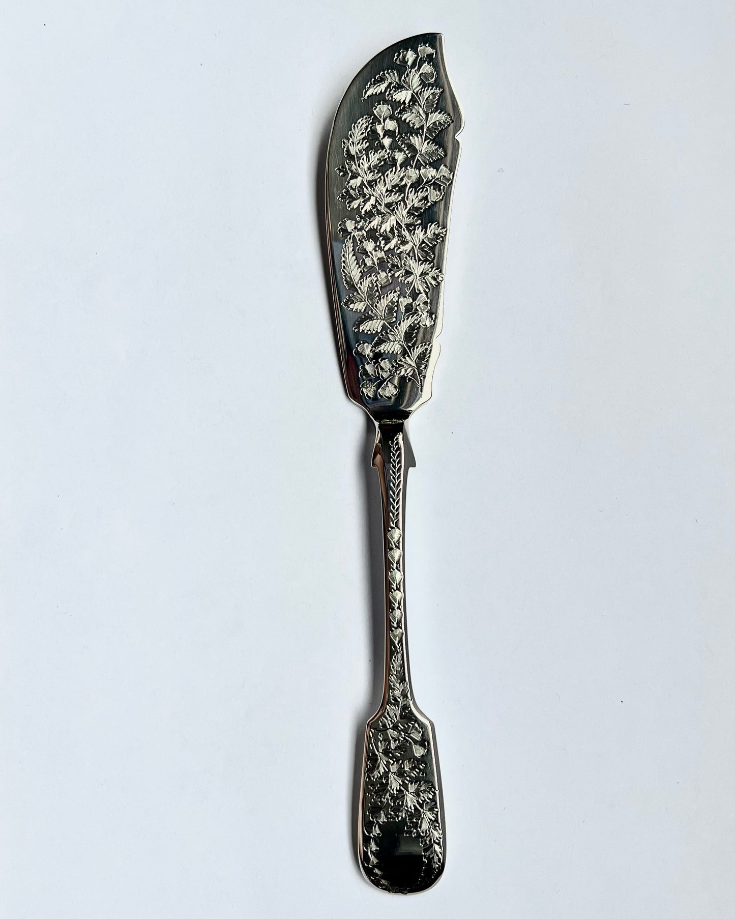 late Victorian silver butter knife beautifully engraved with a foliate pattern of ferns and ivy, Marks for James Wakely and Frank Clarke Wheeler, London 1890.