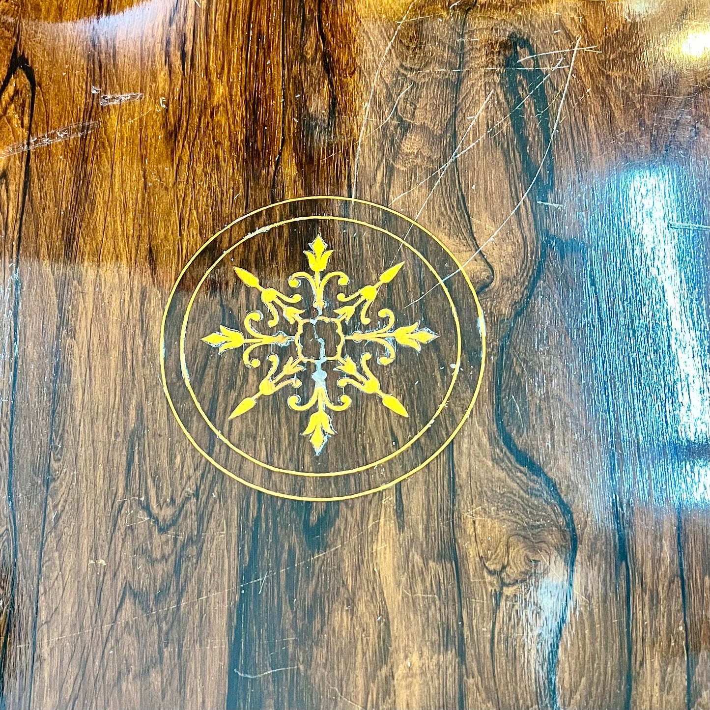 带镶嵌细工的古董爱德华式玫瑰木边桌