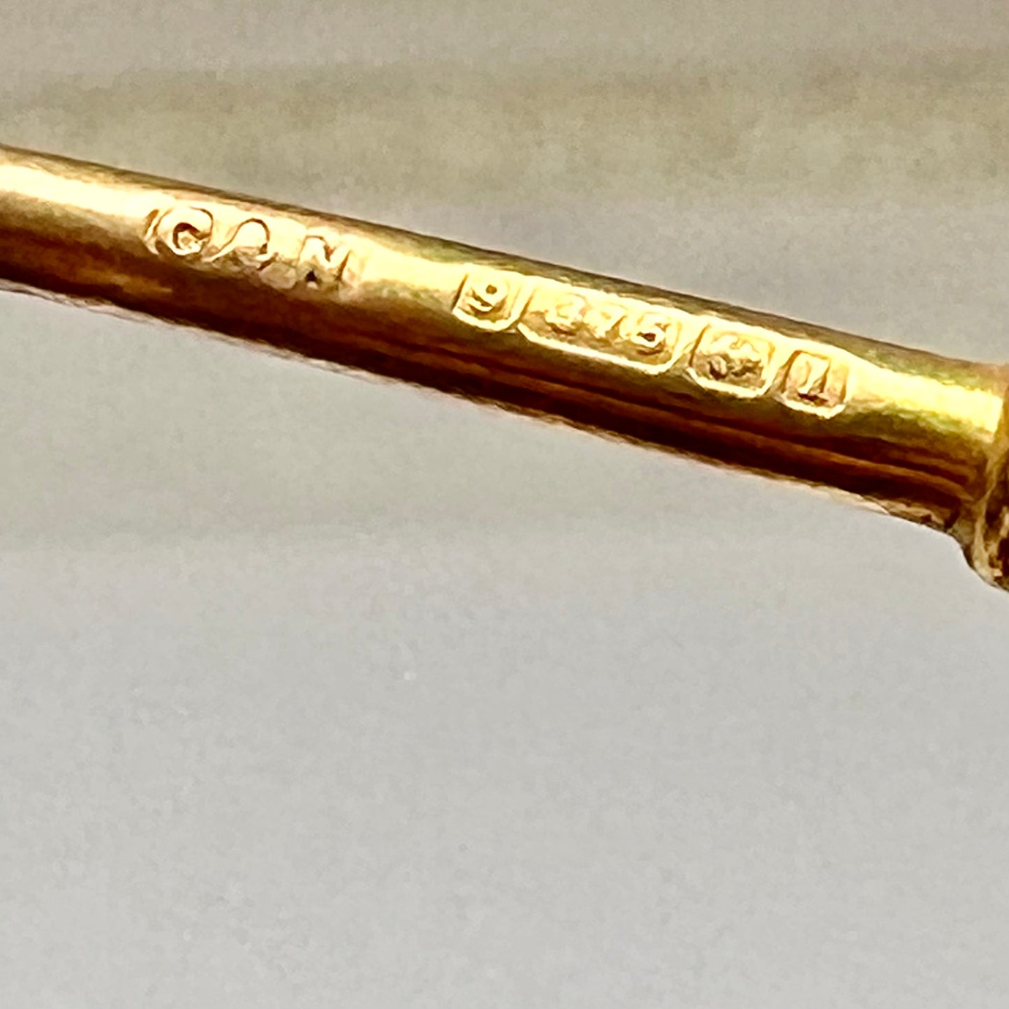 爱德华时代 9ct 金纽扣钩，带有伯明翰 1910、Chrisford 和 Norris 的标记