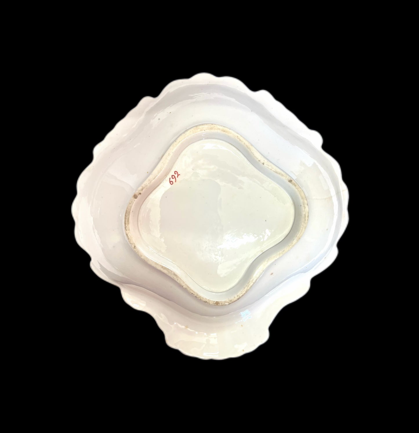 Early 19th century Machin “Moustache” plate with teazel motifs