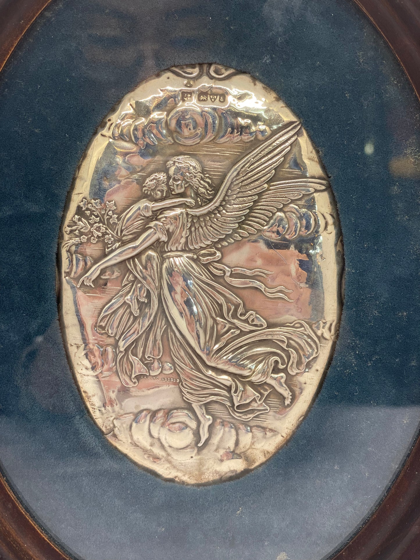 爱德华时代雷诺兹天使抱子匾，切斯特，1905 年，迪肯父子公司