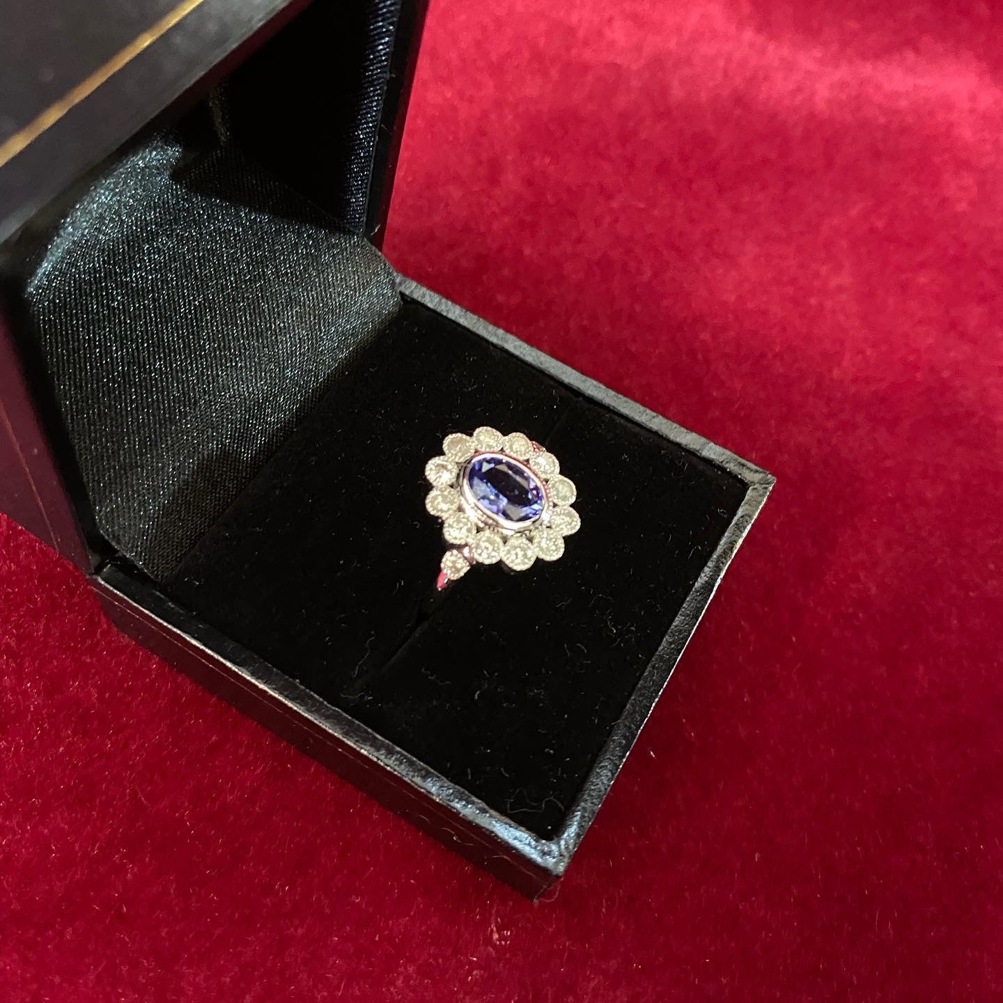 Vintage 18ct White Gold Tanzanite & Diamond "Diana"-style Cluster Ring