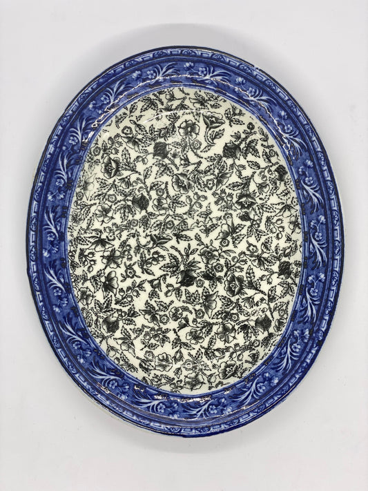 #1- 古董韦奇伍德餐盘，采用独特的靛蓝和黑色佩斯利花纹