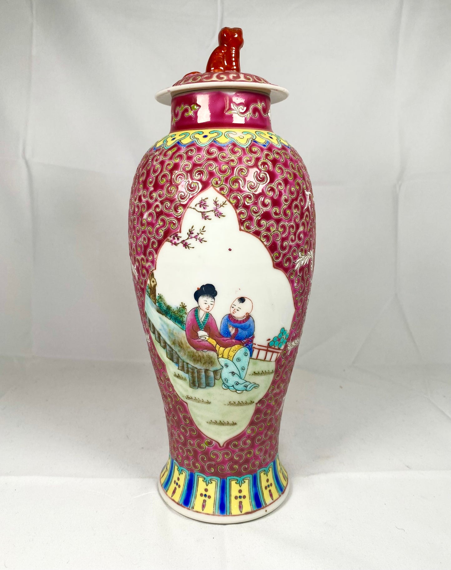 Vintage Jingdezhen Porcelain Ginger Jar with Foo Dog Finial, Co-Op Era Pre Cultural Revolution