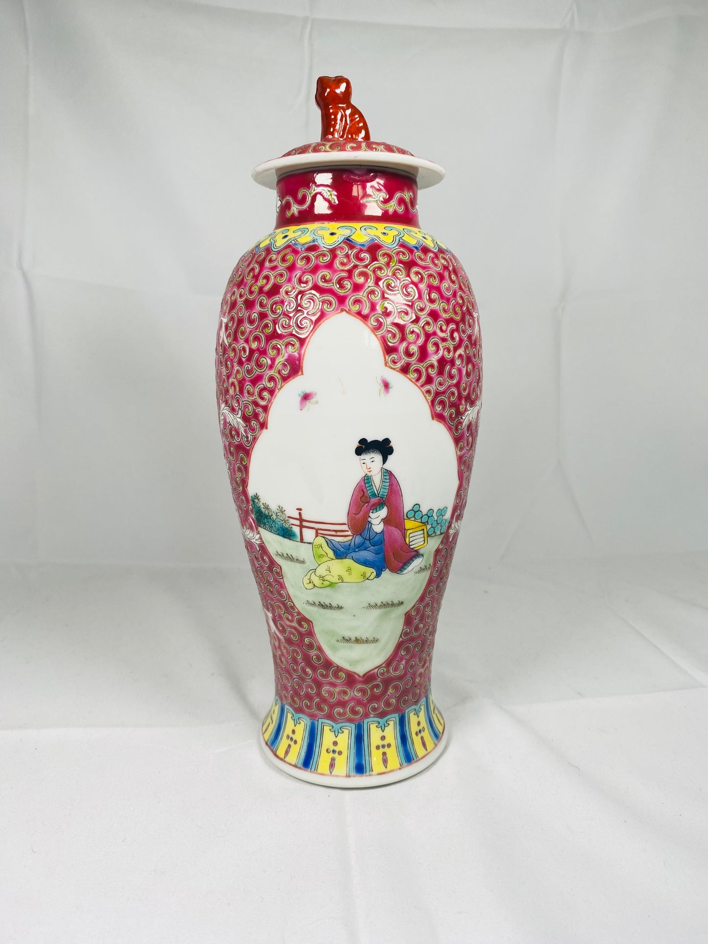 Vintage Jingdezhen Porcelain Ginger Jar with Foo Dog Finial, Co-Op Era Pre Cultural Revolution