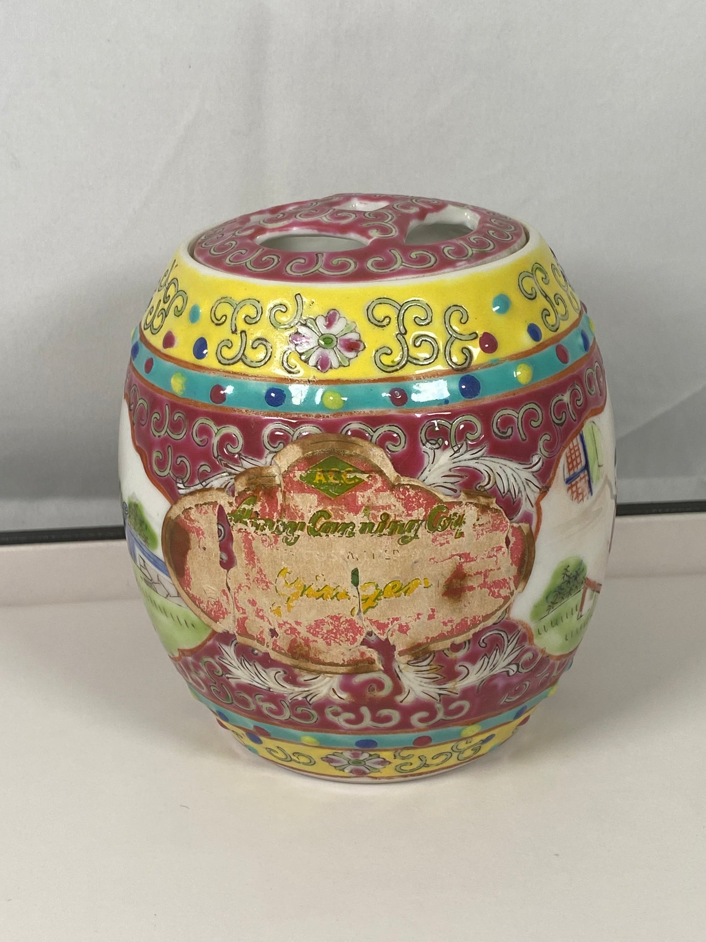 罕见的带章盖景德镇姜罐，厦门罐头公司，约 1940 年代末至 50 年代。