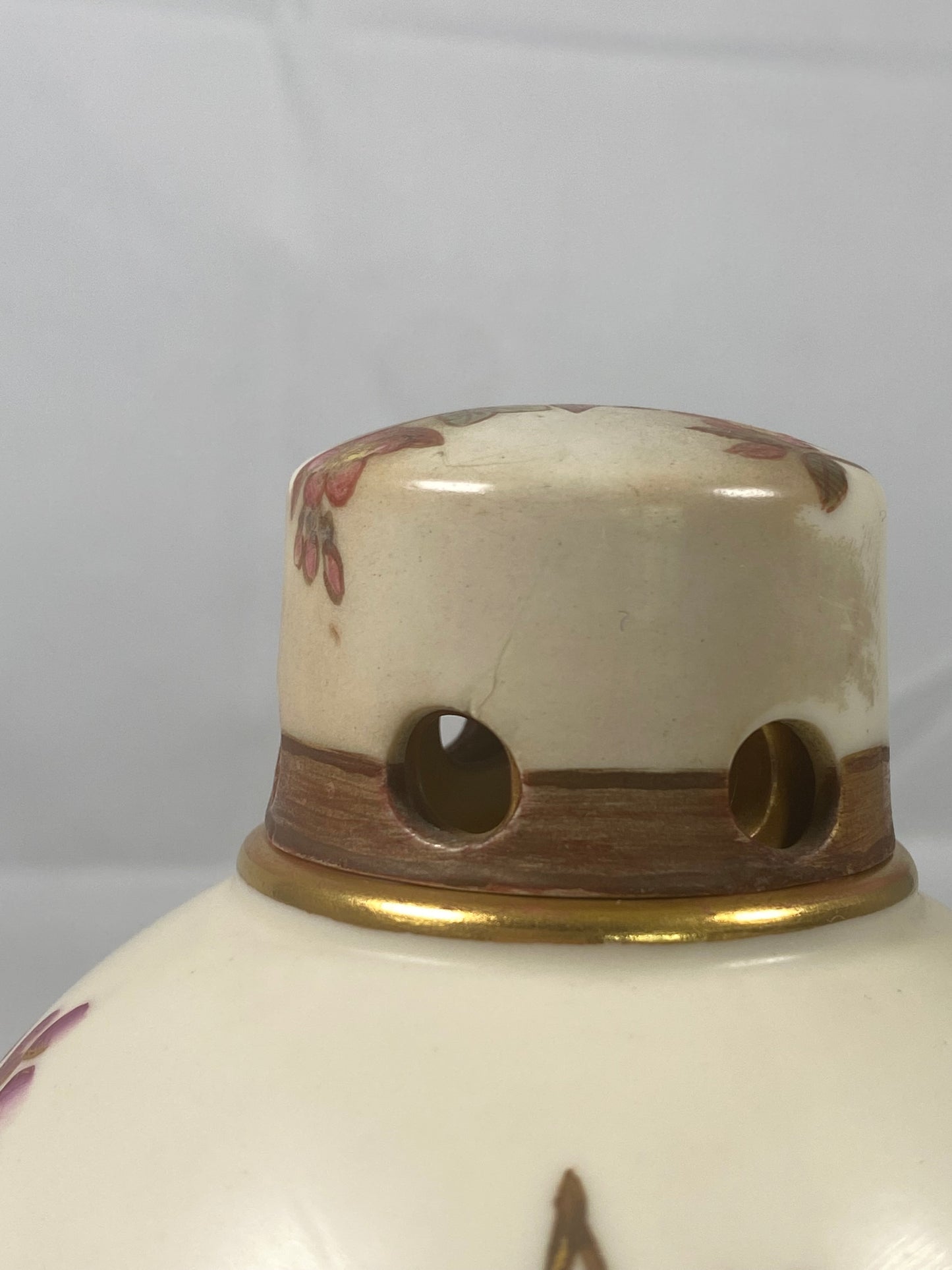 维多利亚晚期古董皇家伍斯特腮红象牙瓷花香罐