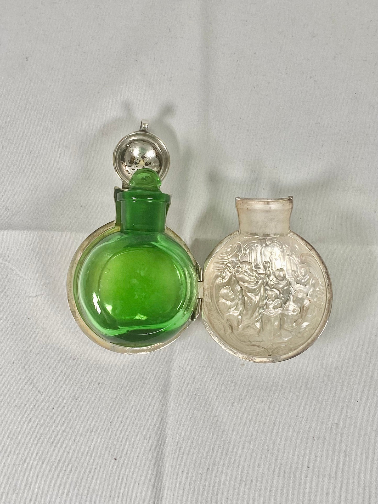 Late Victorian Sterling Silver Cased and Bristol Green Glass Scent Bottle, Comyns, 1896