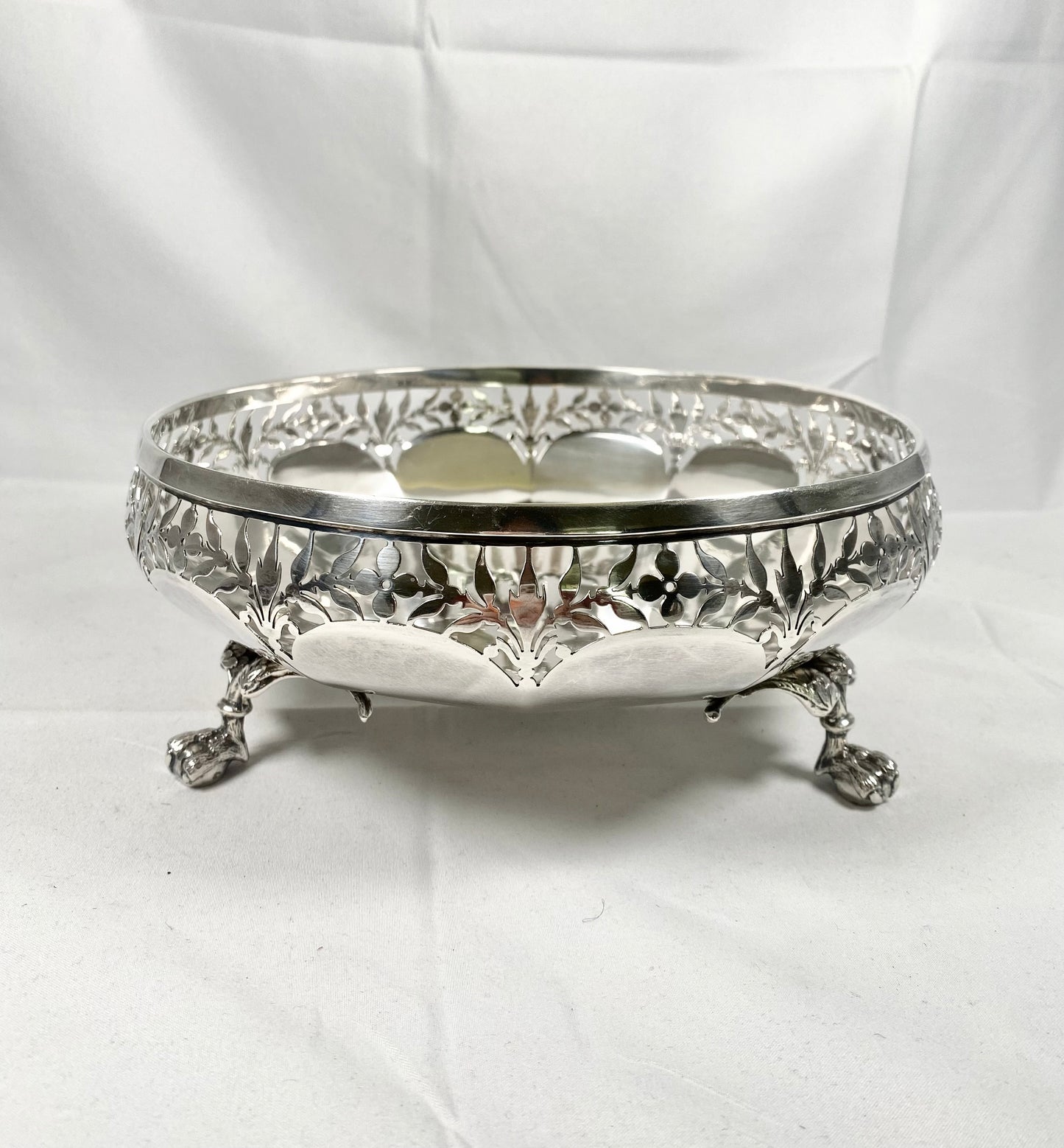 George V Fruit or Centrepiece Footed Bowl with Pierced Floral Motifs