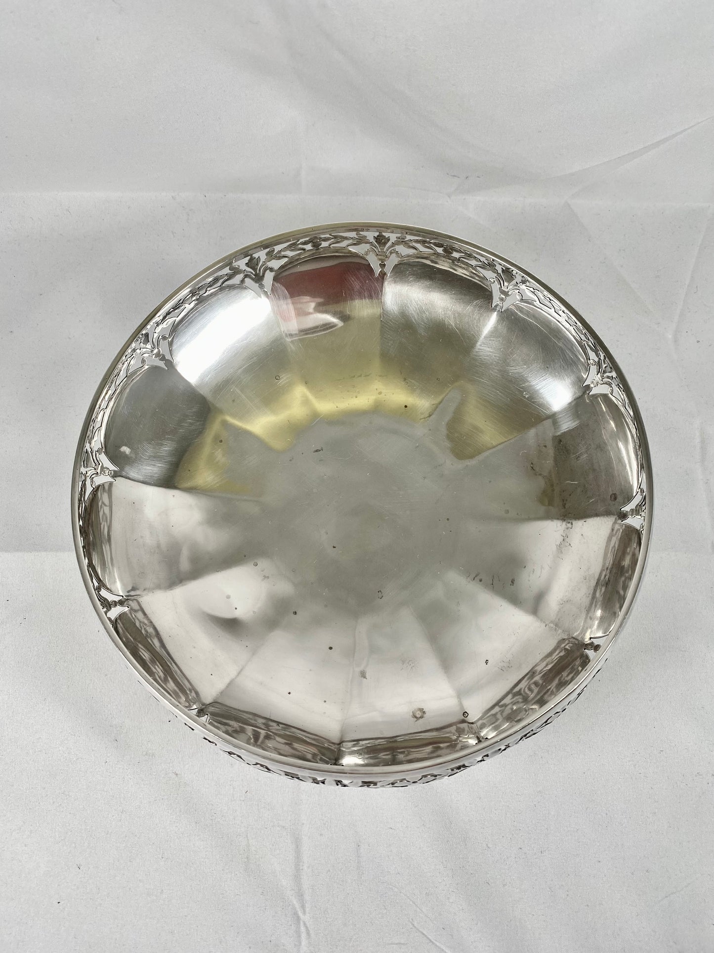 George V Fruit or Centrepiece Footed Bowl with Pierced Floral Motifs