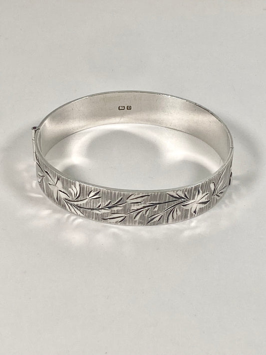 Vintage Elizabeth II Sterling Silver Bangle, Victorian Revival Style. Birmingham 1978.