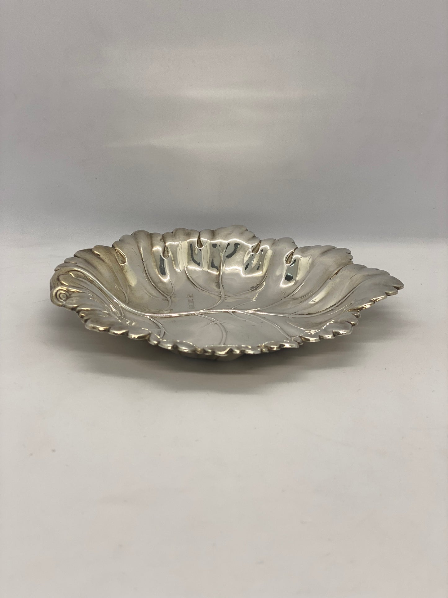 Vintage Sterling Silver Leaf Dish, Birmingham 1976.