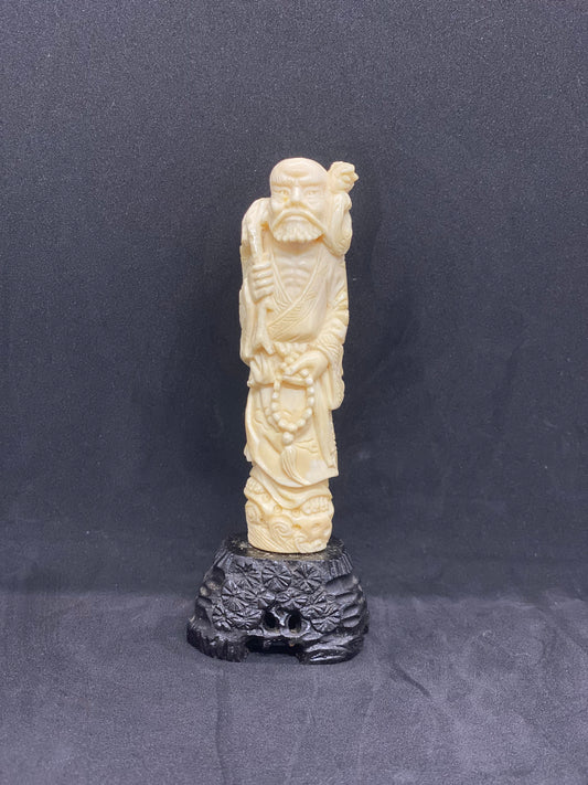 中国古董象牙圣人手持念珠雕像