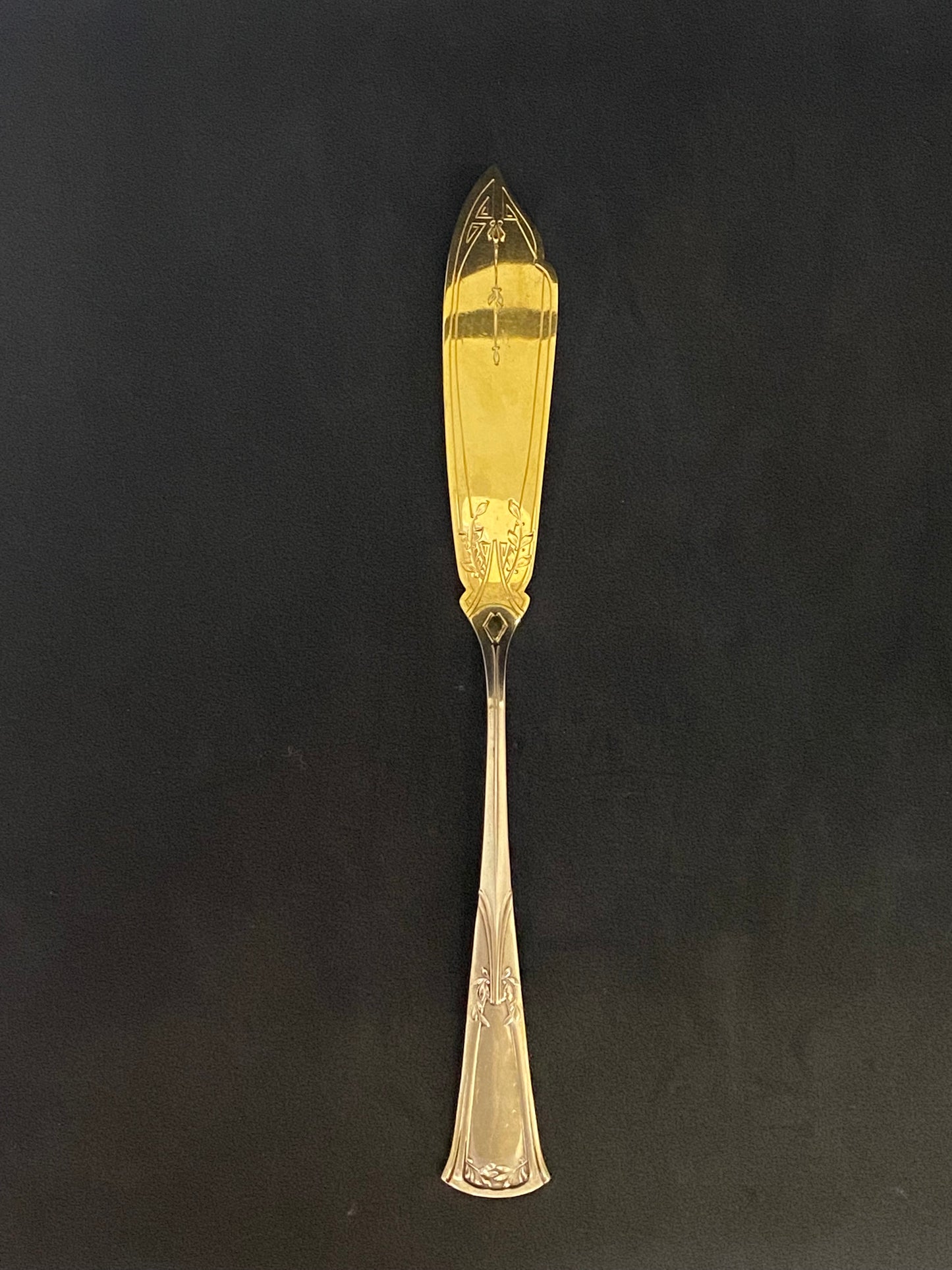 二十世纪初银质镀金鱼刀叉套装，带有新艺术风格图案