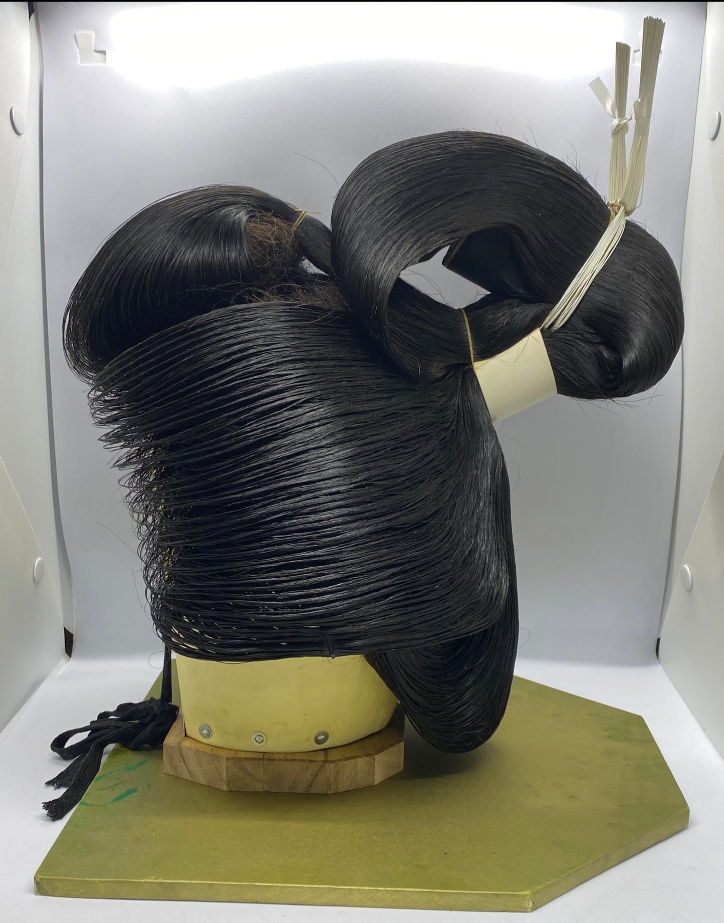 20 世纪 40 年代艺伎桂假发，Tsubushi Shimada 风格