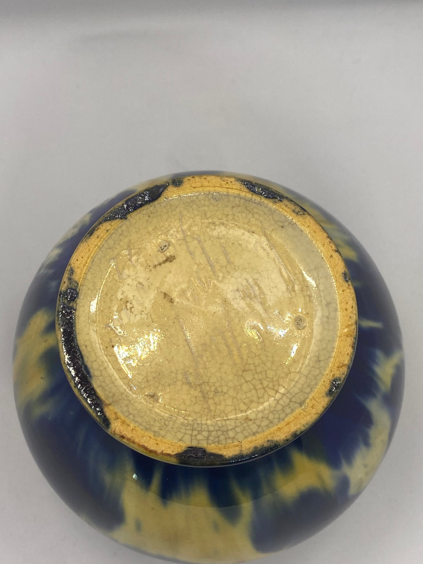 值得收藏的 20 世纪 30 年代蓝色和黄色装饰艺术滴釉花瓶，由 McHugh Pottery 制作