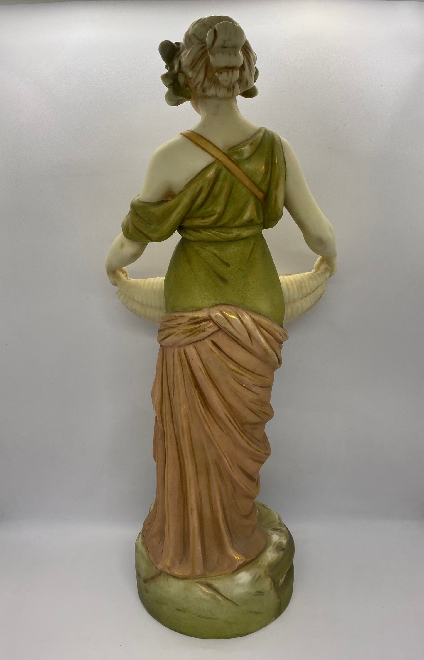 Royal Dux 新古典主义瓷器雕像