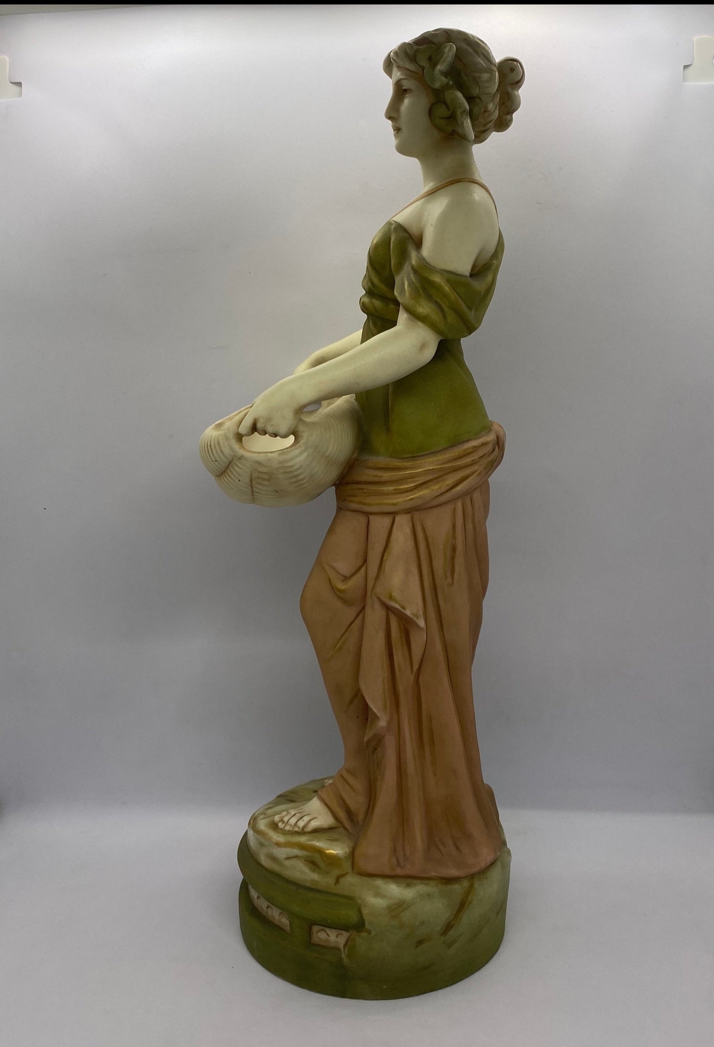 Royal Dux 新古典主义瓷器雕像