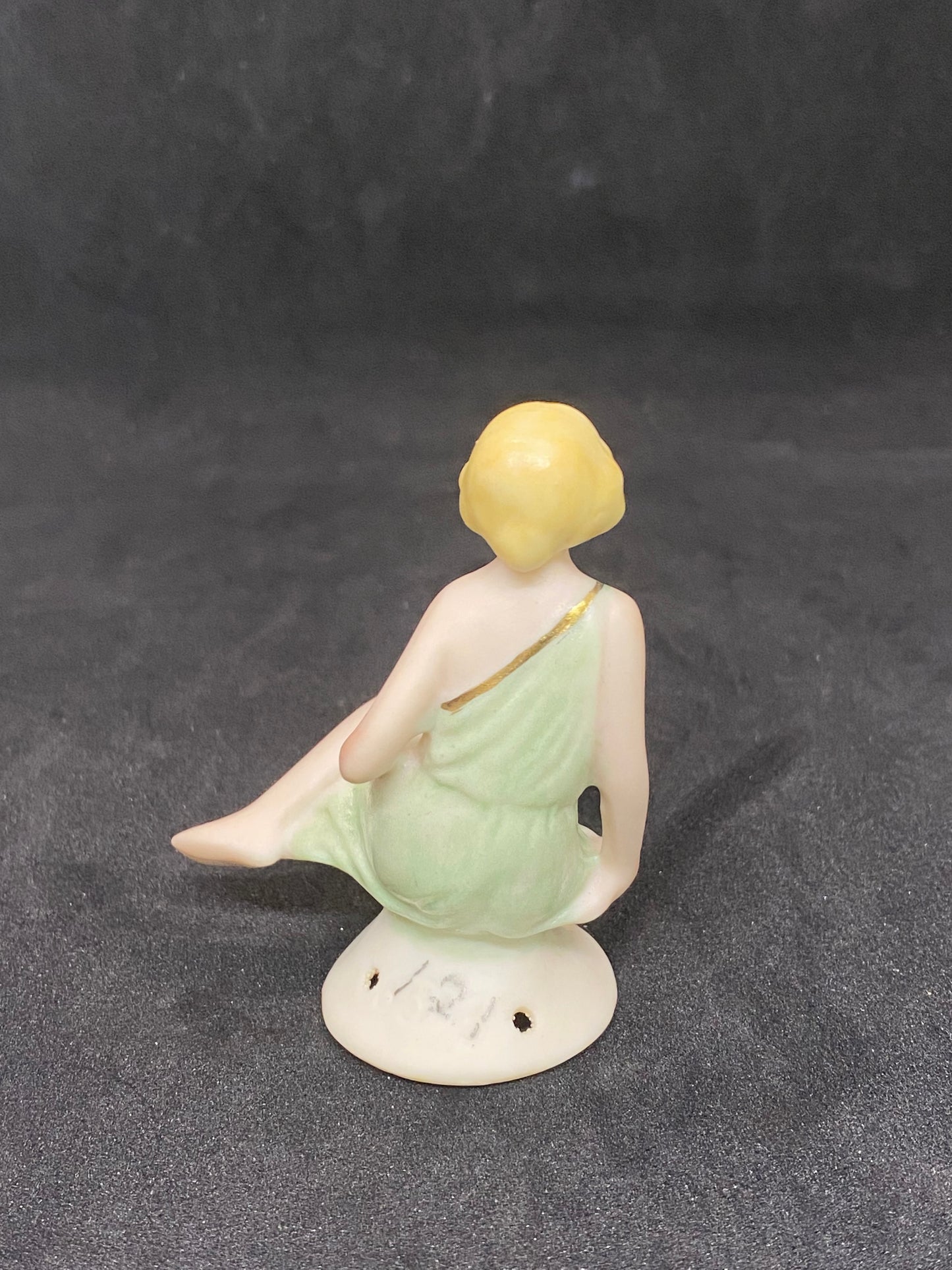 Art Deco 30s to 40s Bisque Porcelain Flapper Girl Figure