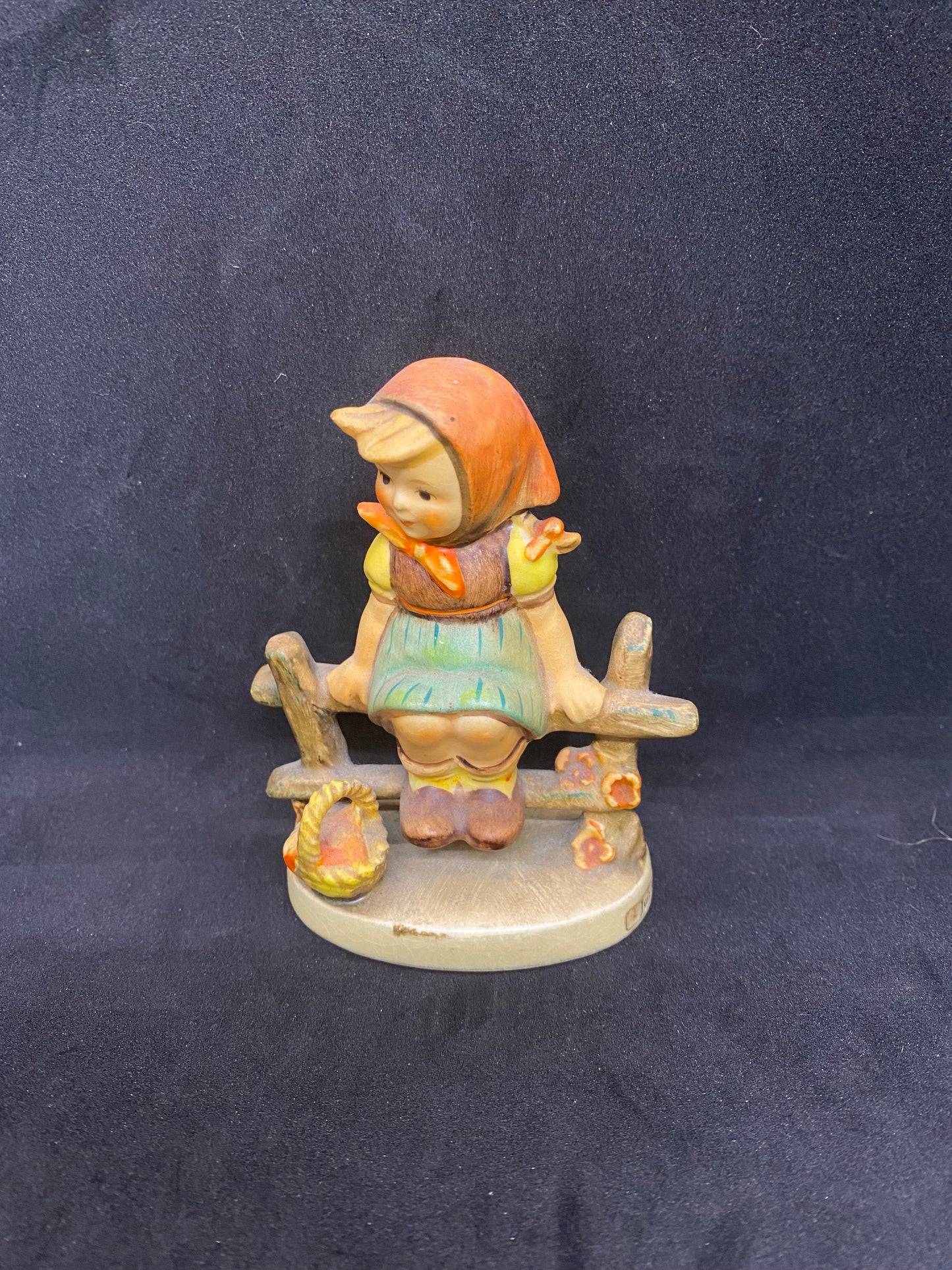 Goebel Hummel figurine  ‘Just Resting” circa 1964-1972