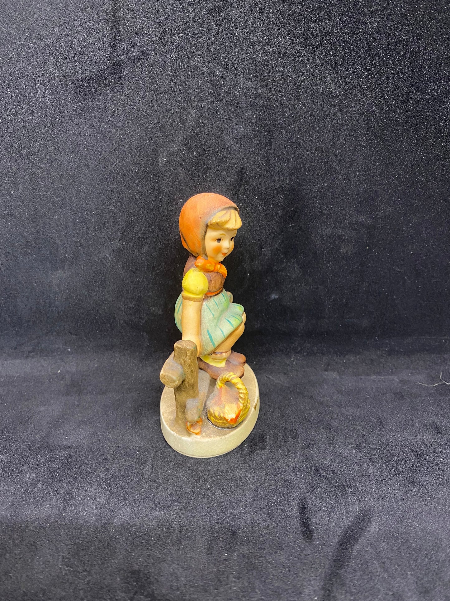 Goebel Hummel figurine  ‘Just Resting” circa 1964-1972