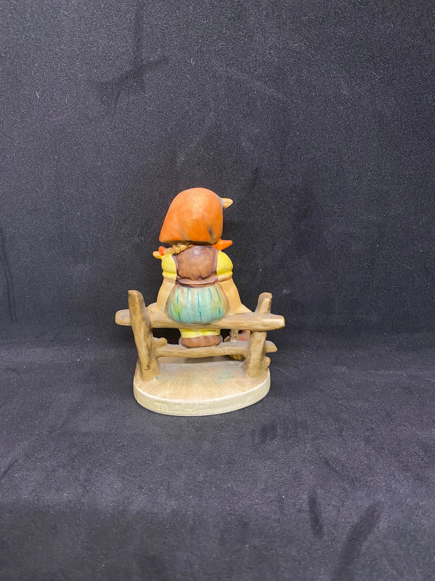 Goebel Hummel figurine  ‘Just Resting” circa 1964-1972