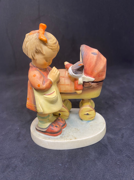 Goebel Hummel 小雕像“娃娃妈妈” 约 1964-1972 年