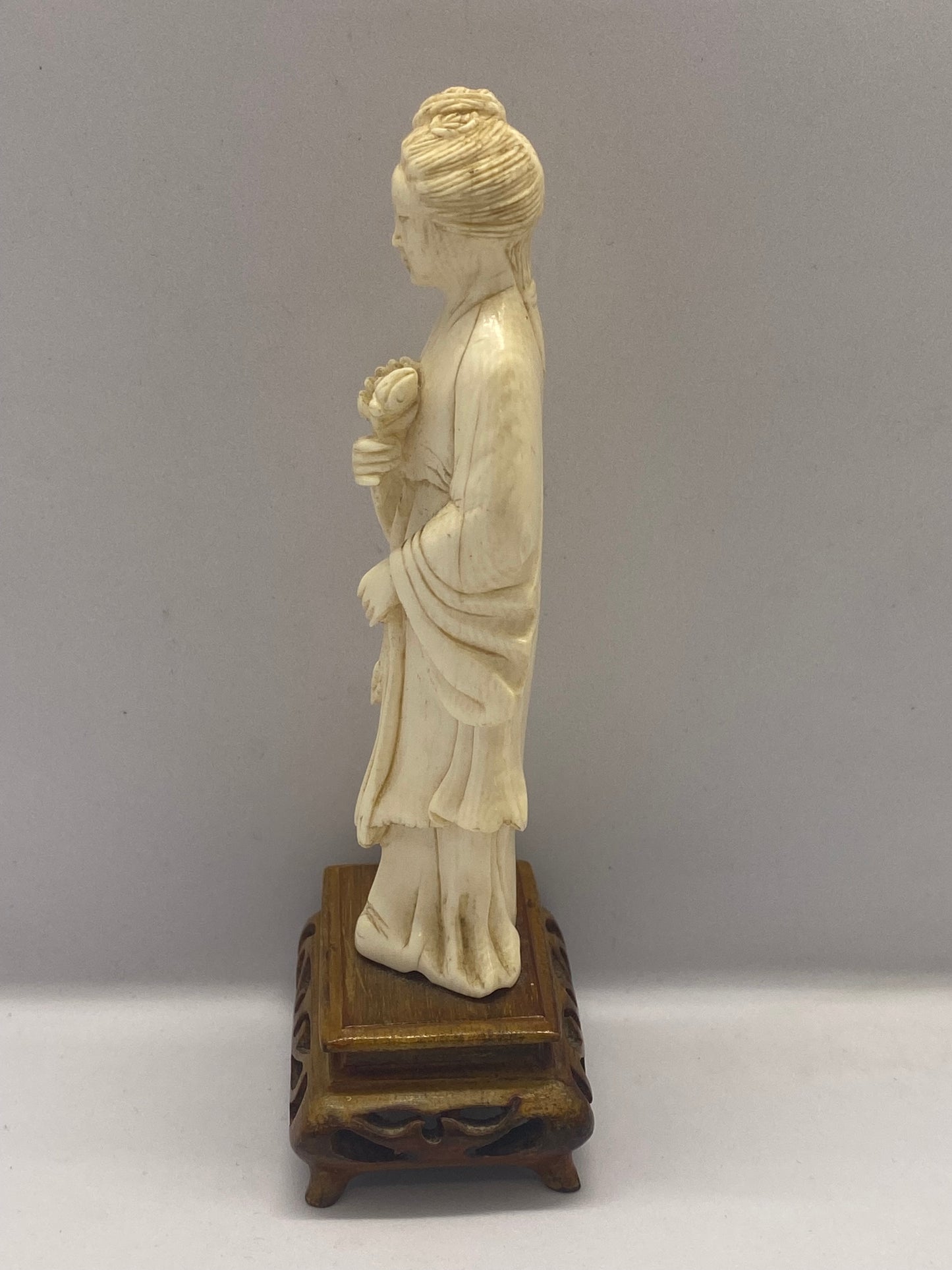 Antique Chinese Ivory Figurine of a Courtly Beauty