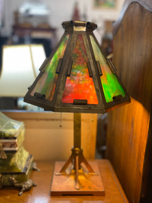 罕见的美国工艺美术灯，带粉色和绿色矿渣玻璃灯罩