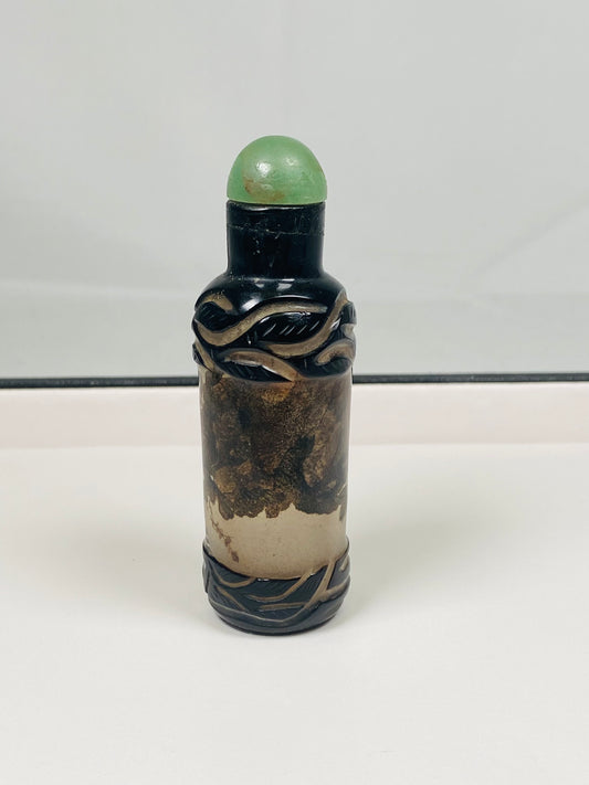 20th century Chinese Black Overlay Cameo Glass Reverse Painted snuff bottle